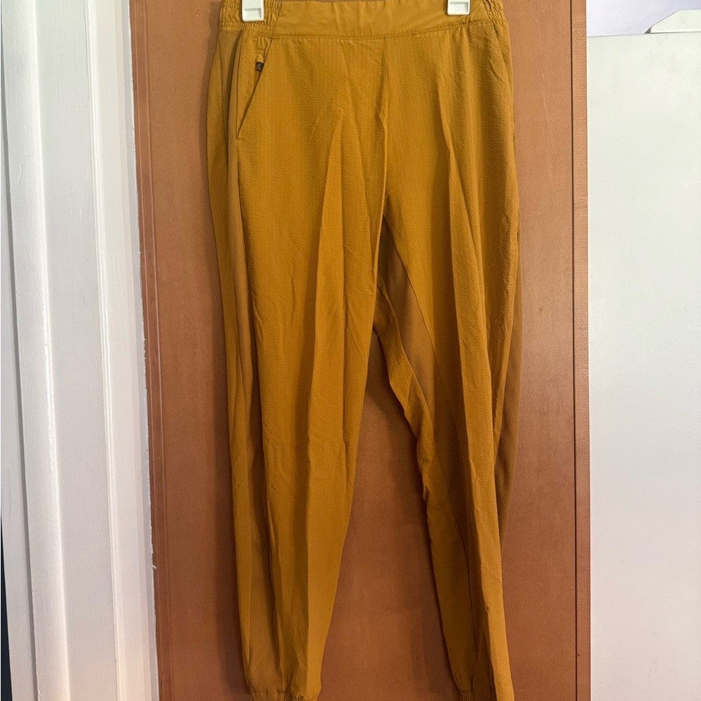 Women’s Set of Athleta Clothes